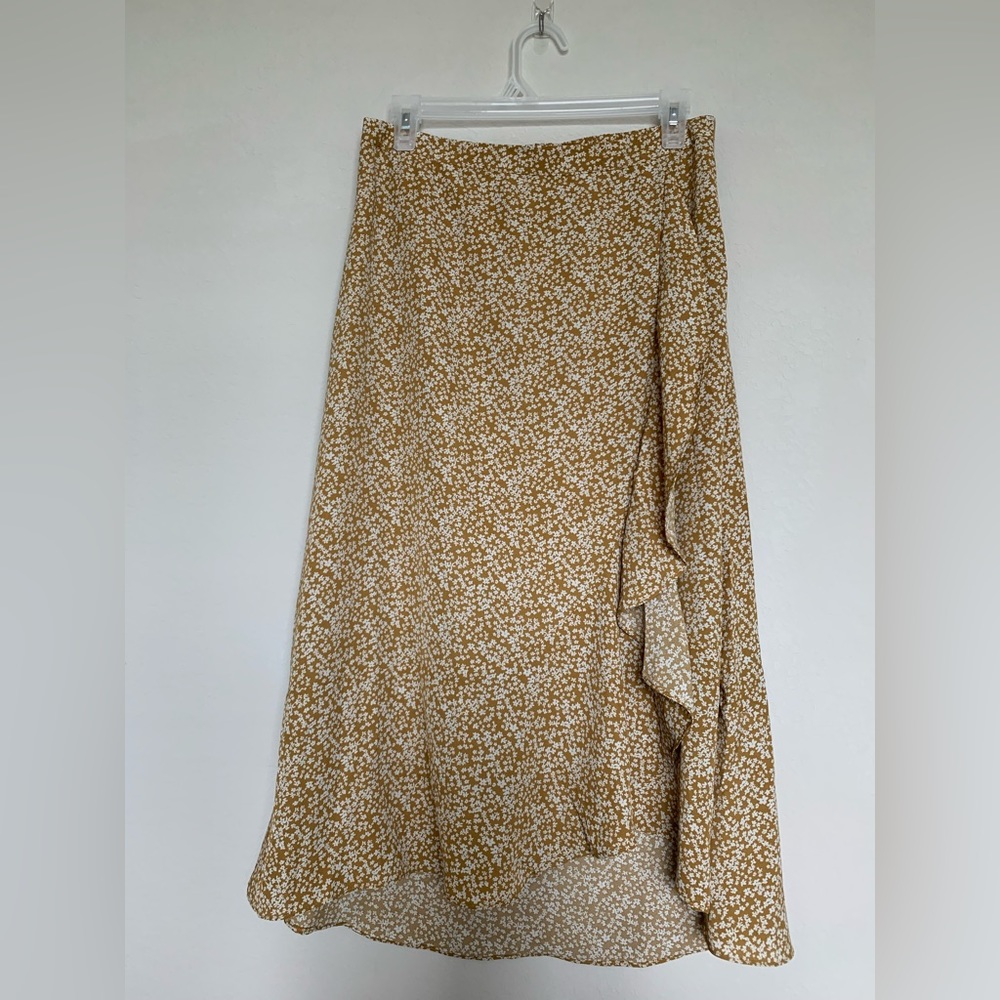The Main Street Exchange | Reyna Ruffled Ditsy Floral Skirt | Size Medium
